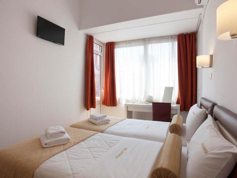 1EDF399A8CF2F503A09DB5557A129FD4