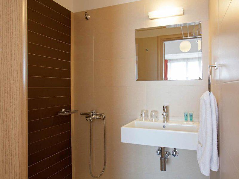 24E12C02442724F6DFB8A409E8CC4CFA