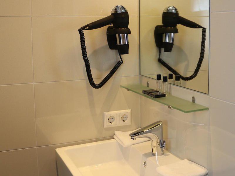 2831E9DFFED3F7E49A5C37FE831F6F8B