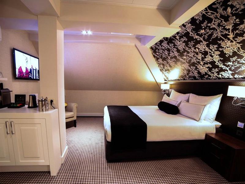 599FE6A932F42D20A3214917E21E4352