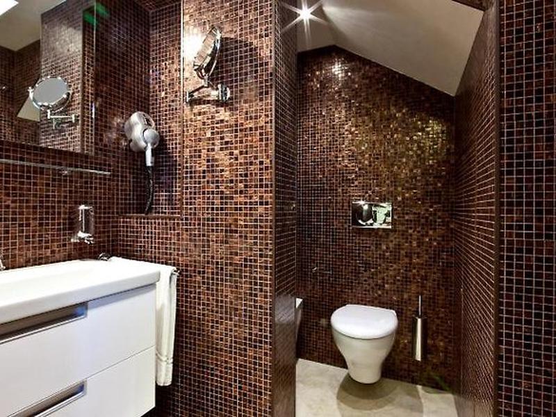 06AACC3057A182AC3651834E6A9B5E77