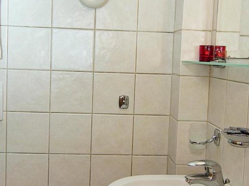 094C3D2A40BAA100D62B2F65122378E2