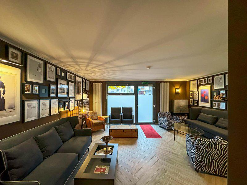 81EEABE0E1EF67850FFE0A225BF98CB5