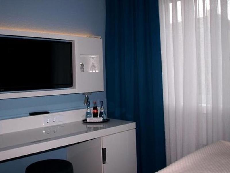 2AF763AA53BAA6E0F4C428CDC15A9445