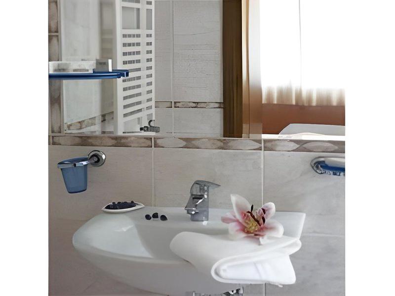 332C1AB087BFE909E5E04A78124DB93B