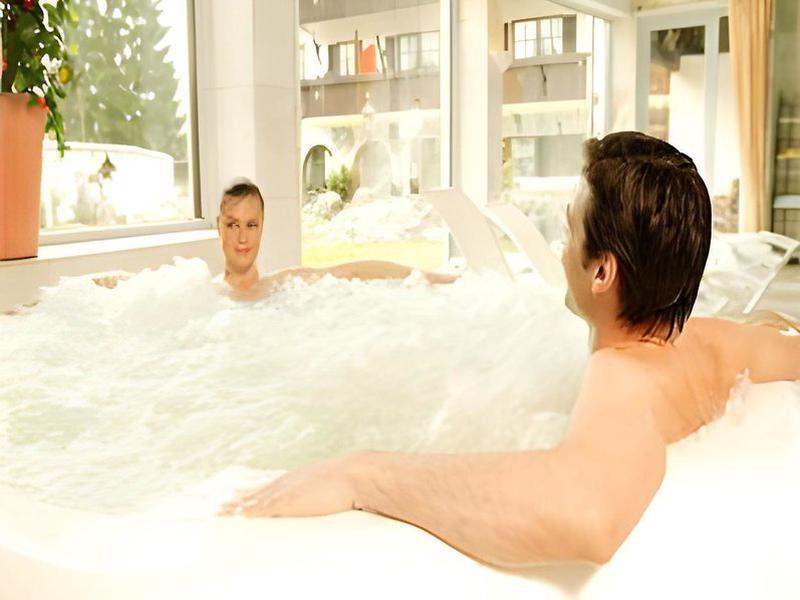 AAE00FFB4EF1DECD3C583678752A2578