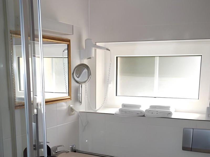 2CDC71D704E95BF47079B6521F5476EF