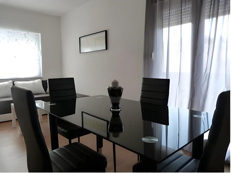 994DF825F12D903E5BEB81E819BA5038