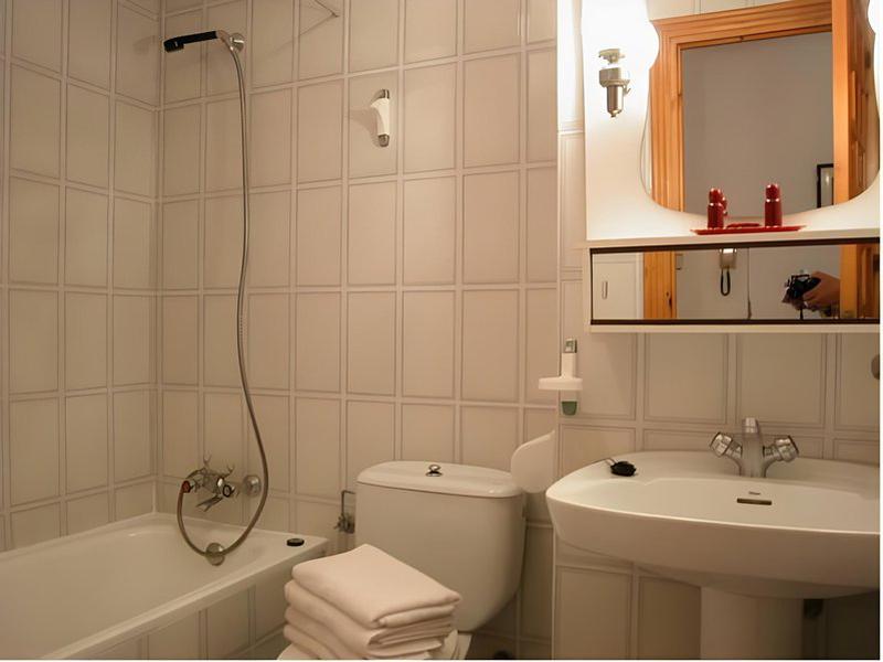 C8DD66F959916072C51A9E9B21ACB583