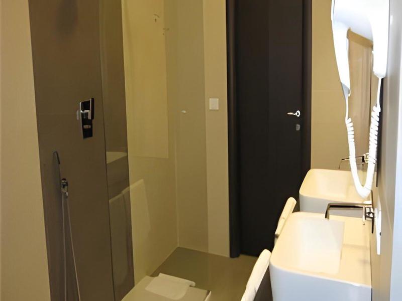 7708732400C0ACAE7A4DF9AE120CA9A6