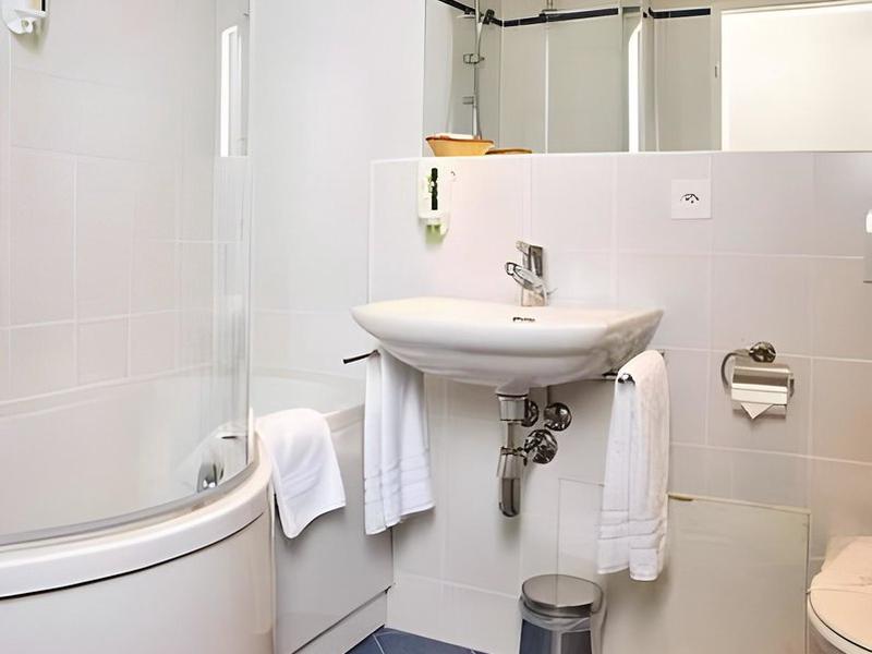 FE095CC18D2F91764C25AAC67269FCA4