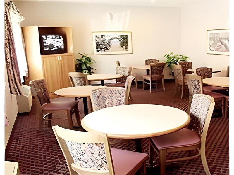 7283F5BD3A8136995D2195831942CE8E