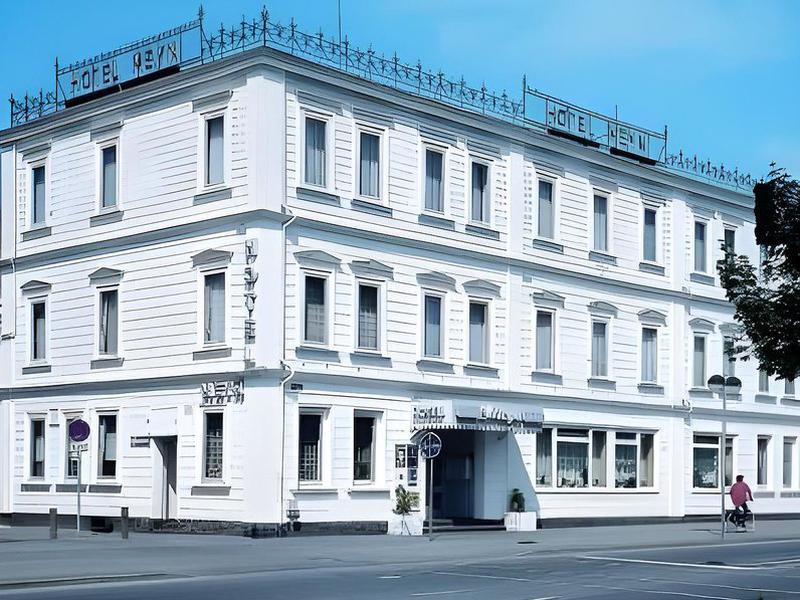 0D304F8CAD2F1915F1D2DE1C376C93C9