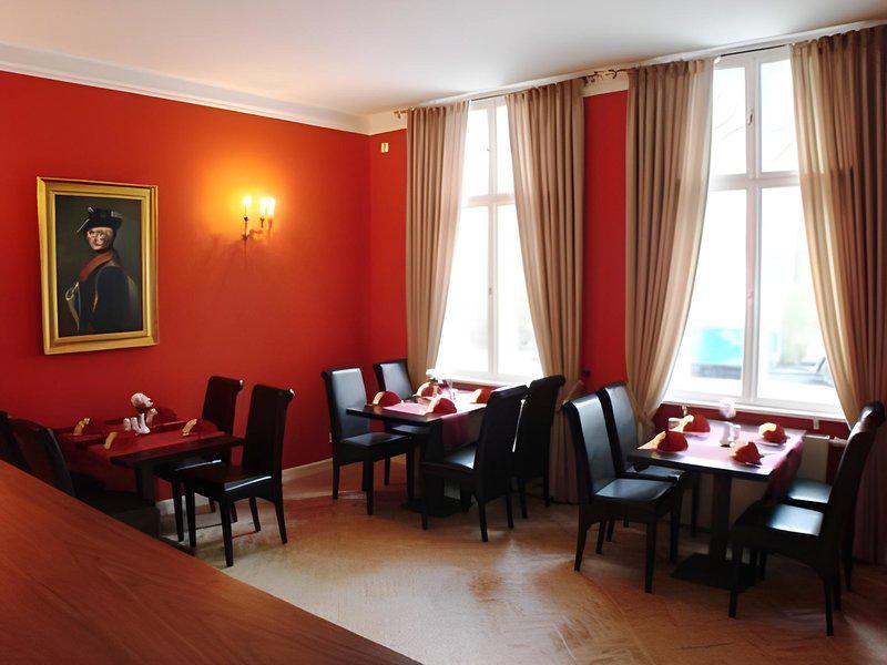 E47B3183870E7EEB654EFB83439E4E79