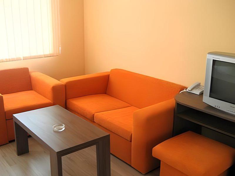 001125E0A6222E47A82FA83AA306A9E4