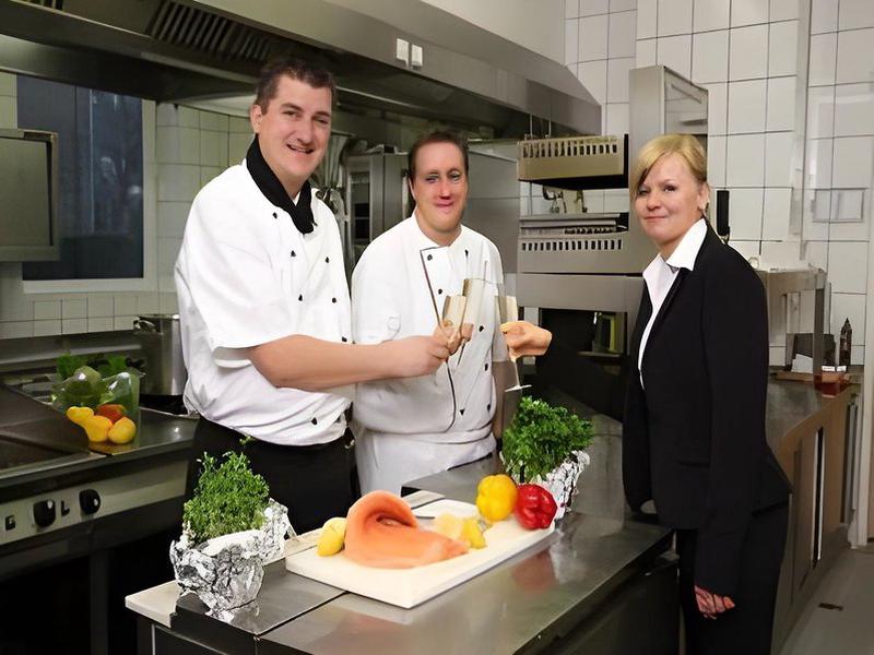 AF8A66EDDD6B4152EA472F09162EA933