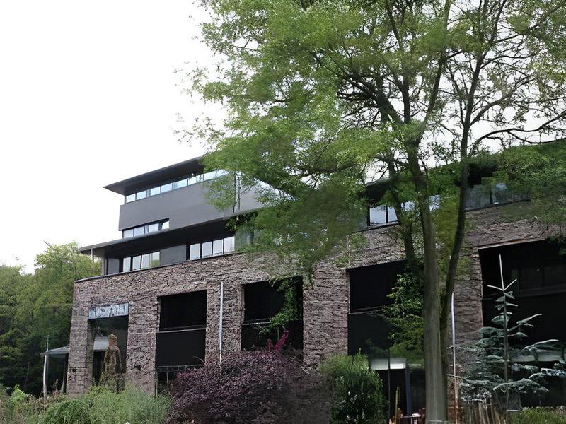 0BA44052491E0573BF6F5F817E3CE15E