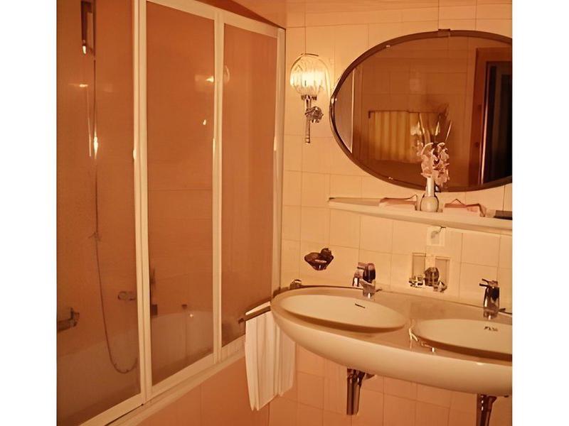 A481AAAFC874E1198E81B867E5DDCEE3