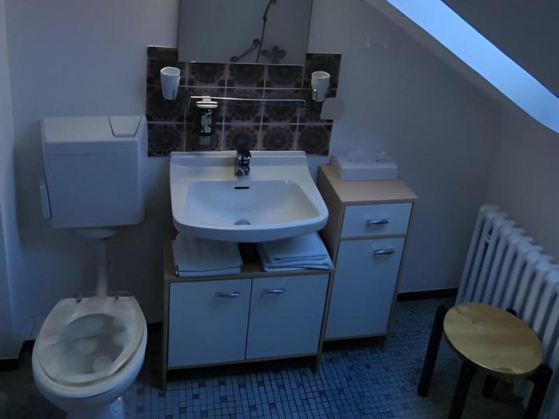 DFC749B5F40BBDB1C006883770EC74B7