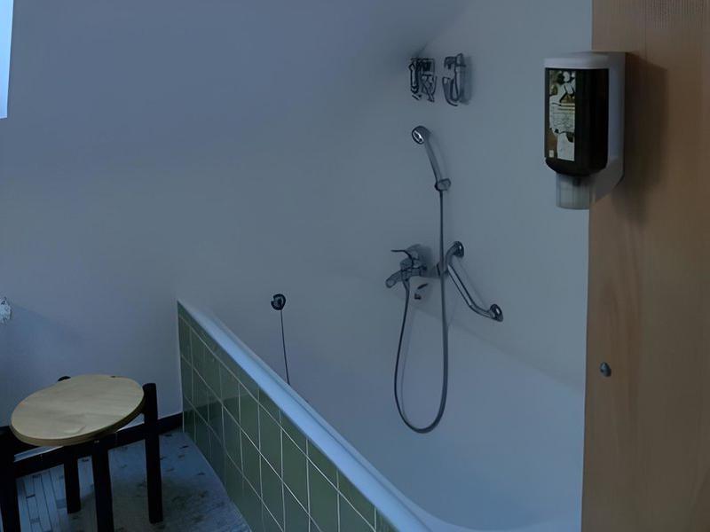 6BFEAE012F54F4ECADE5D7B821017D95