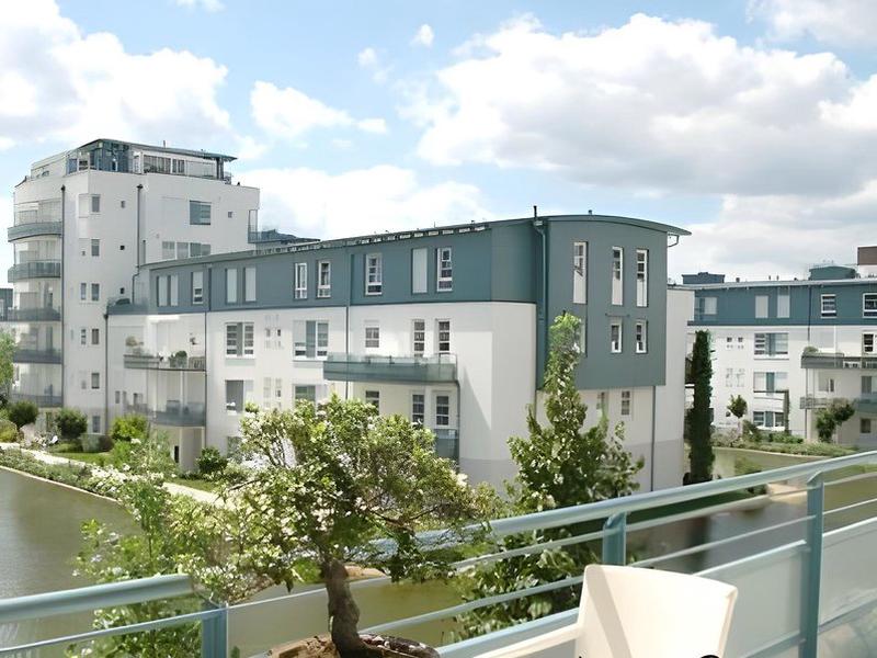 5AB39FA55F32754C0A17F482C1DB3F35