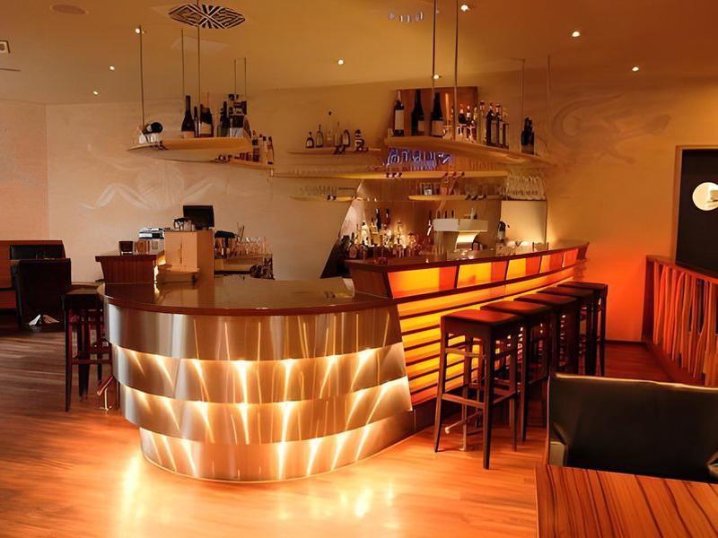 8562B957719F3D6C6F4037FFDC303579