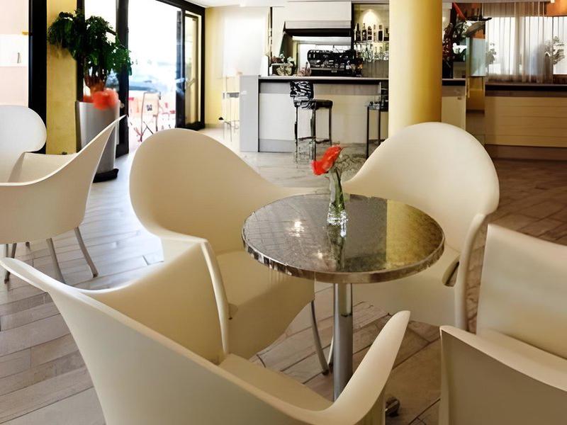 B3AA0EAE9AD72C033419447DEE2A1200