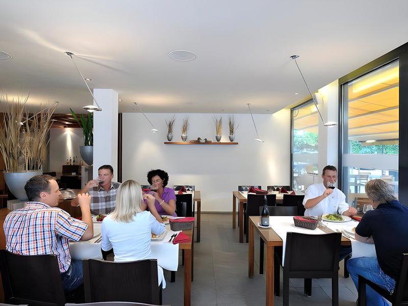 B6548297FF881A844AA4279C26D93B6C