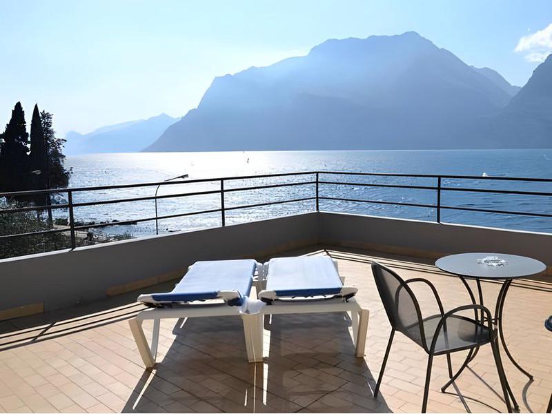 AA3E3F21D4044E3FFC2C82C77B48221D