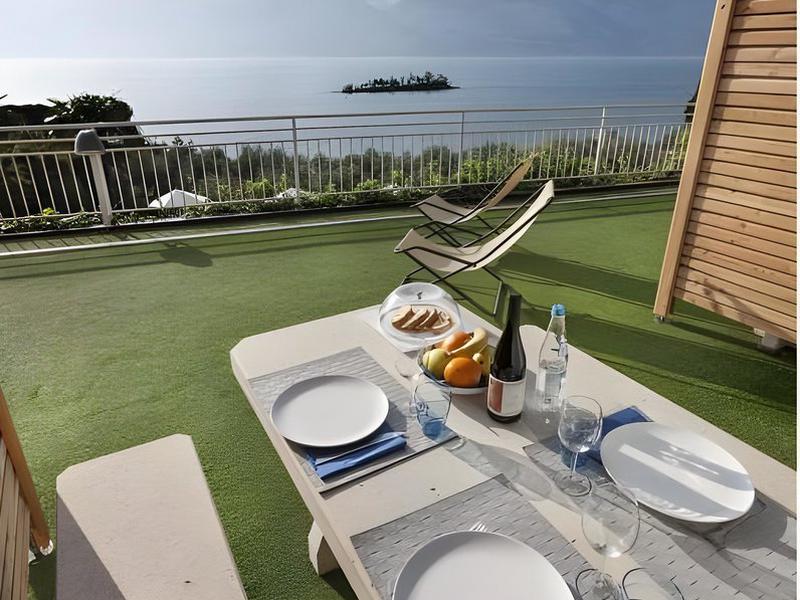 6784C108C6EC4D050046E9DAD8F556DC