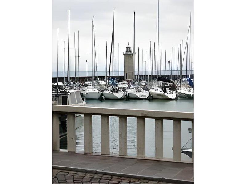 C56B24C2606352AB885BE574E143DF9A