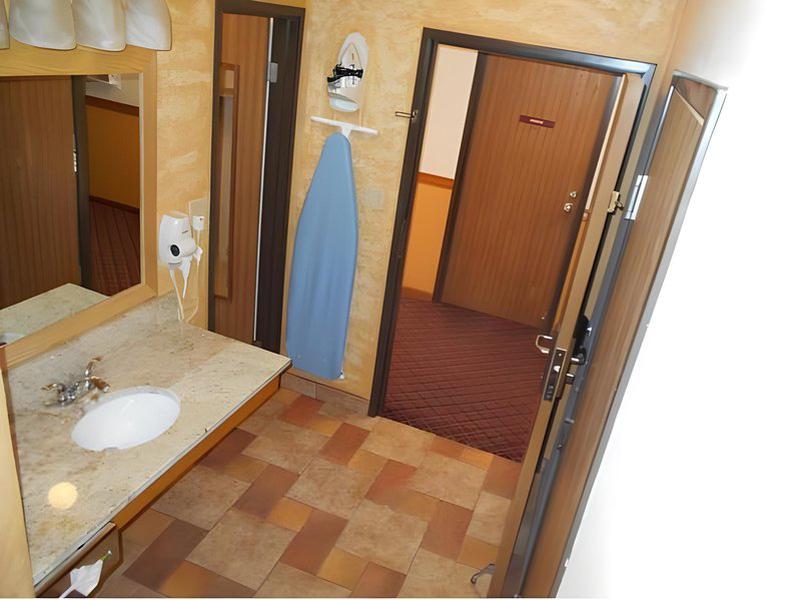 ACE499C446D65E34D6E6FDE543BC1F57