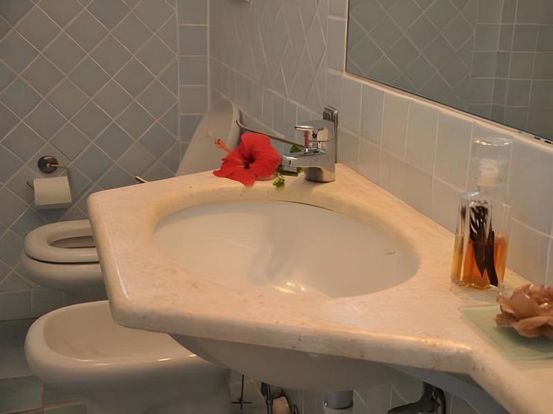 76BB216FB6D968BF23891AE851AA762E