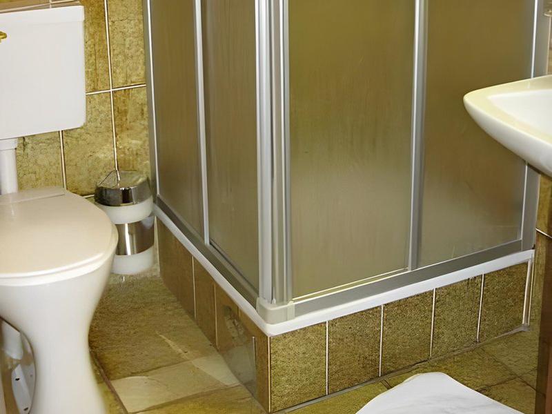 9872C6B1257A4DE67B0244E5689B3549