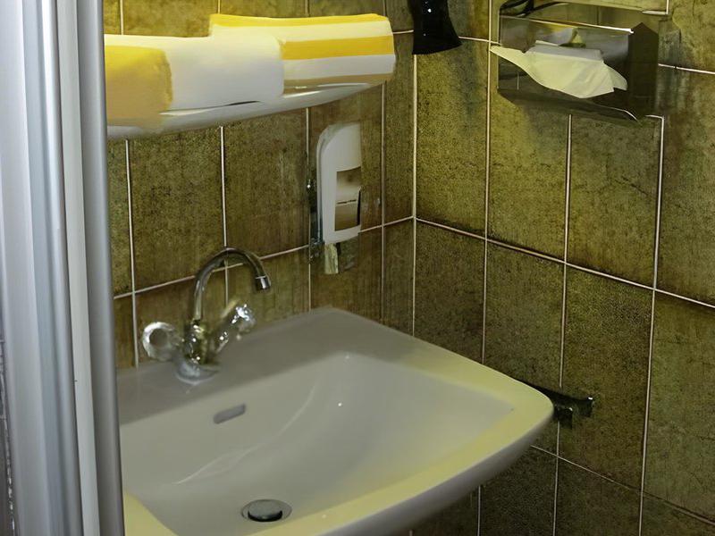 69B8993DFC3E5EC5DD95E82470F497E5