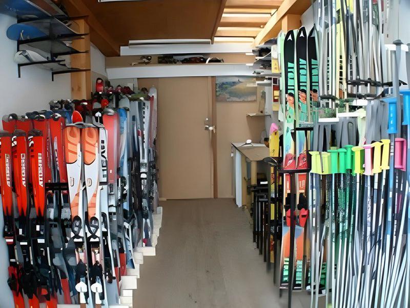 9483B924F43C8C85ECA38F6D523E12BA