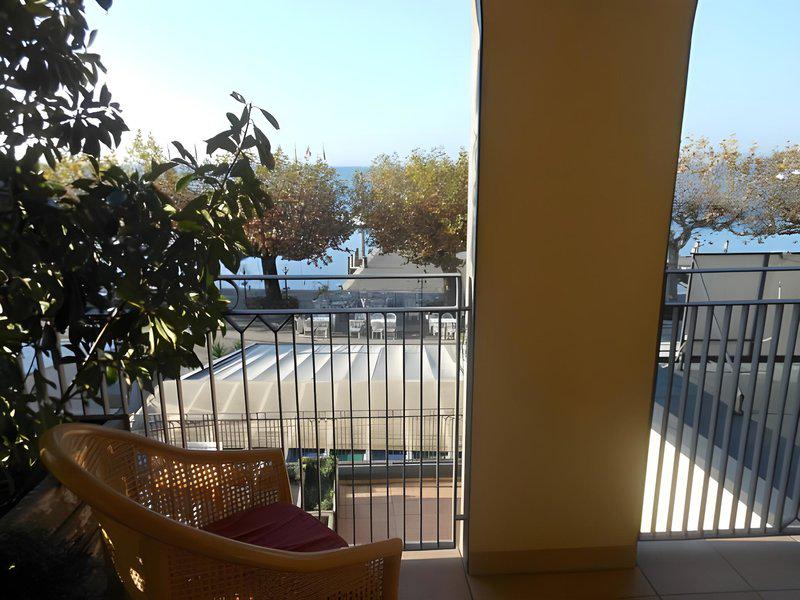 CC5E451EF9FD9BC6C04F15BD702502AA