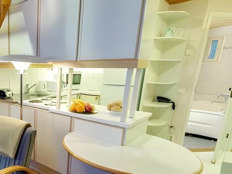 70D327F32607D5BFE803116BBA6FC7E6