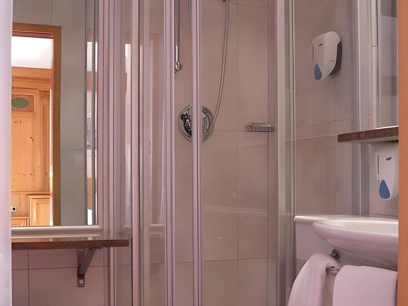 6819CCF6E656A55ADD34D6AE5FF6B66B