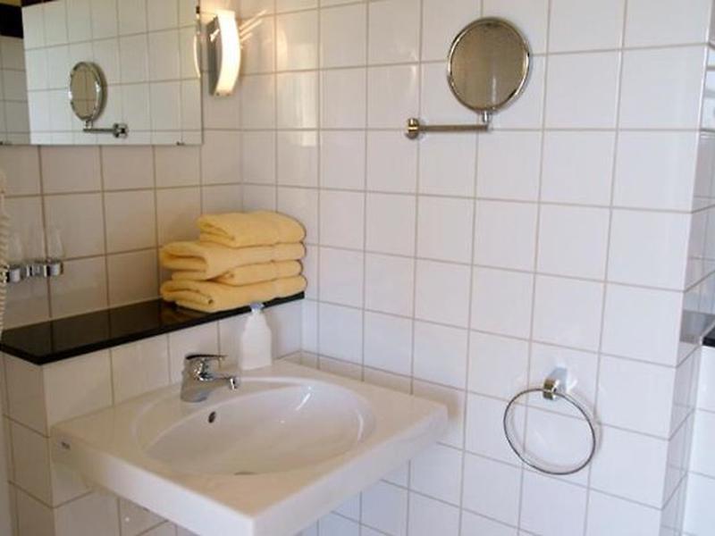 17791516C8774DD2FD33CE26186D48A6