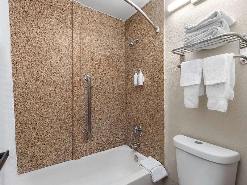 05AB17AF33AD72473EEBFF7D6571BC27