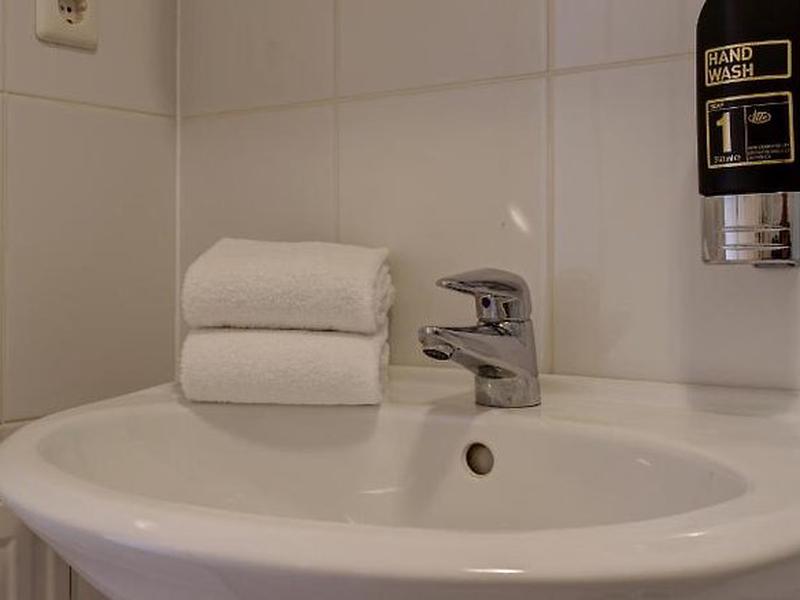 5C9FF0783AA5D3A5625DDEFC0B9F09B3