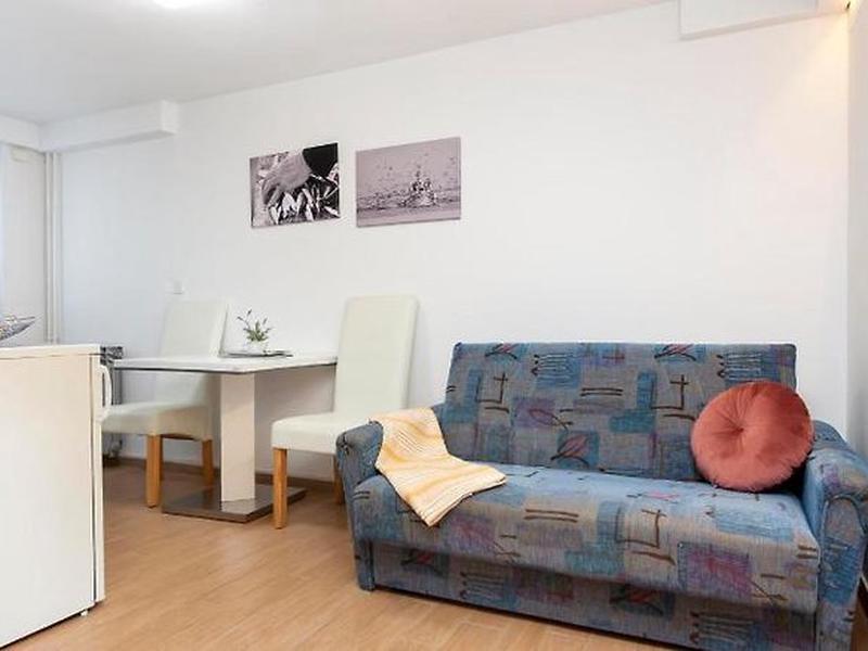 7EB76327534546D127F64EE55D57C8A1