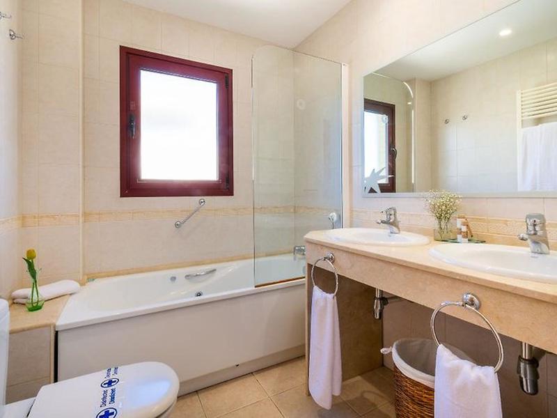 710B7921A0DD42FE8D416DA8BB4B7076