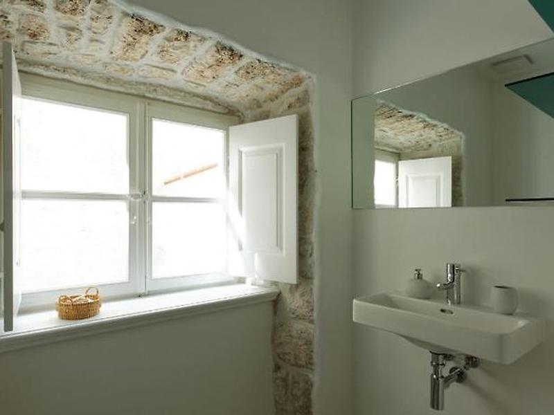 8980C544AEC53D62B91F54105F0BC4E4