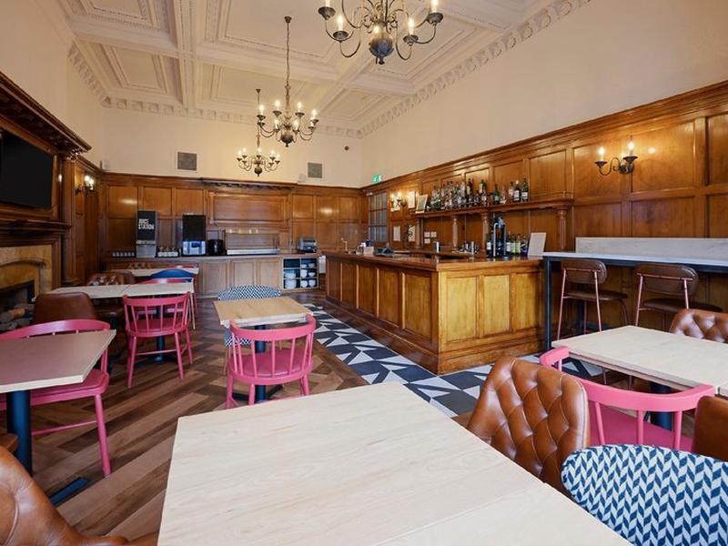 BDFFE174CD4B5B5BA6218B04C67A396E