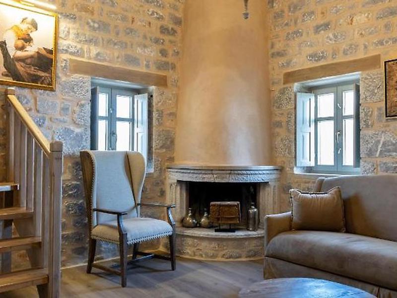 F46C72DAED78F4281D0A2CC321A41144