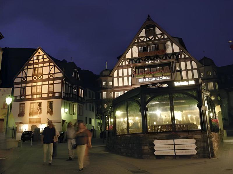 F0AA3302A1E13823F17D92DEF6984CCE