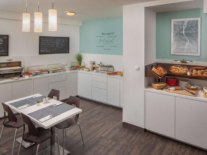 Escala Hotel & Suites