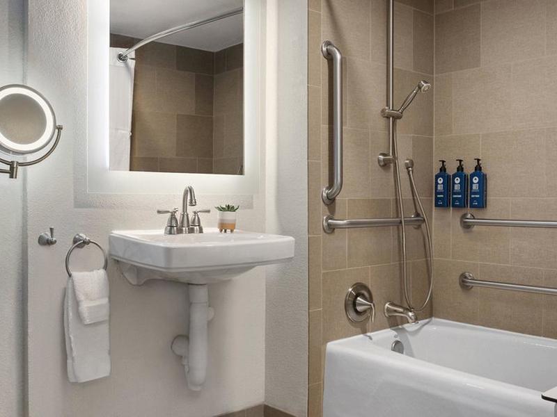 DFF896A389BC14B8F75AC44423731C51